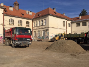 Obilazak radova na rekonstrukciji sportskog terena OŠ "Đura Jakšić"
