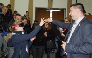 tribina za mlade probanje naocara 1