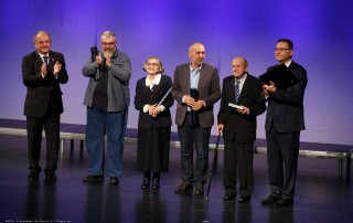 Predsednik skupštine i gradonačelnik sa dobitnicima