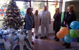 Paketići od Grada za decu na Dečijem odeljenju Bolnice