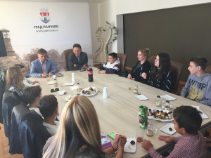 Пријем за породице са тројкама у Градској кући