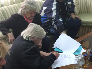 Потписавање уговора о додели две куће избеглим лицима у Панчеву