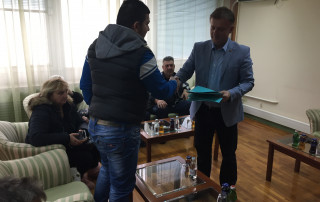 Потписавање уговора о додели две куће избеглим лицима у Панчеву