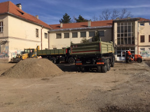 Обилазак радова на реконструкцији спортског терена ОШ "Ђура Јакшић"