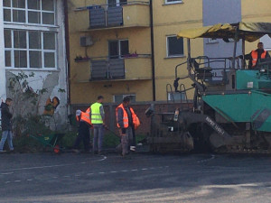 Обилазак радова на реконструкцији спортског терена ОШ "Ђура Јакшић"