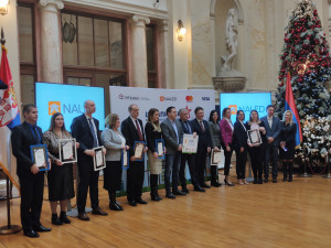 Додела плакета шампионима безготовинског плаћања