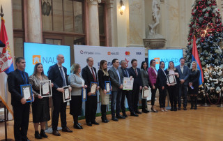 Додела плакета шампионима безготовинског плаћања