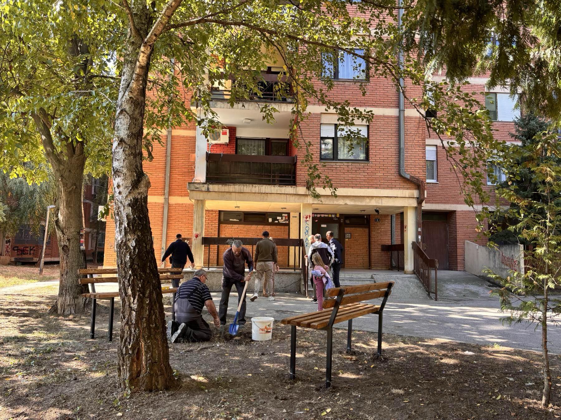 Уређење градских насеља је почело, на Котежу постављене нове клупе